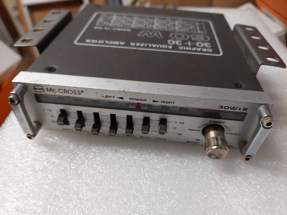 Statie auto cu egalizator 2x30w