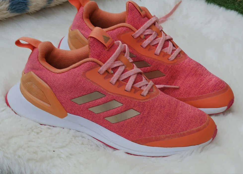 Adidas оригинални дамски маратонки  38 номер