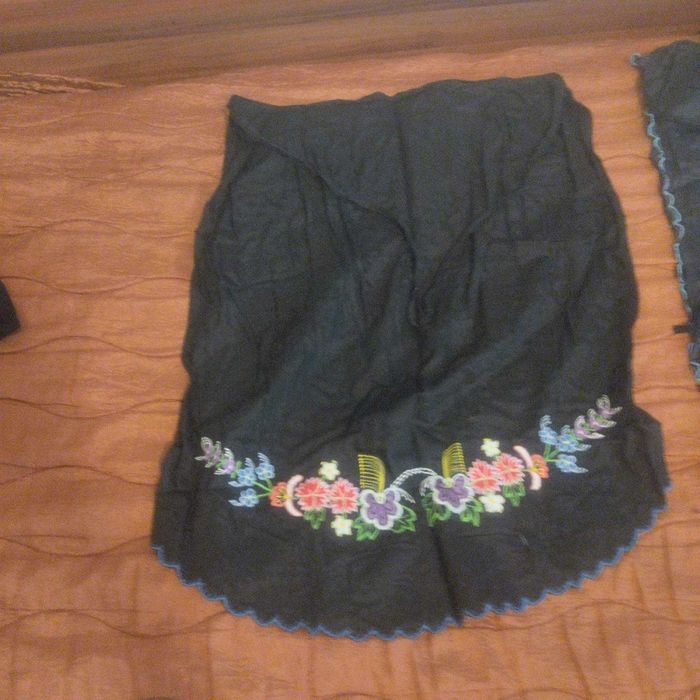 Тъкани и нашивани престилки за носии