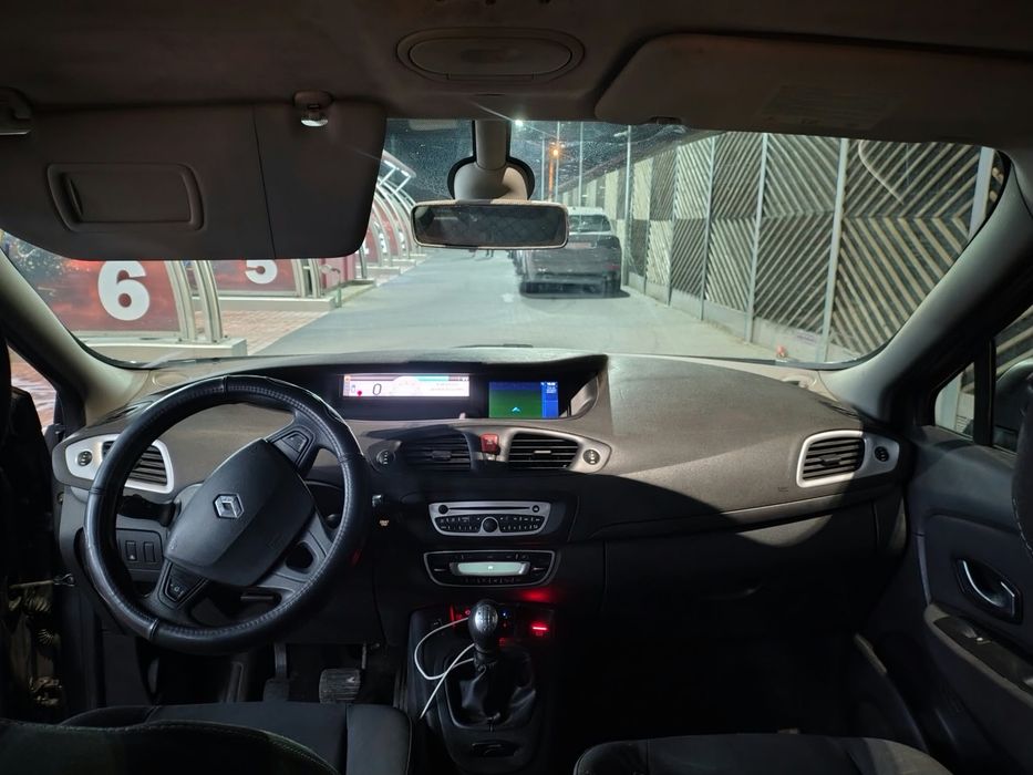 Vand Renault Scenic 1.5dci An 2009 7 locuri