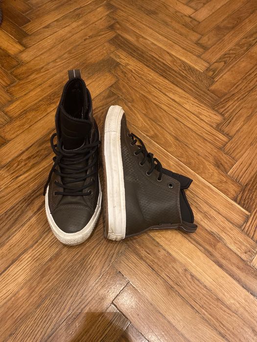 Vând ghete converse