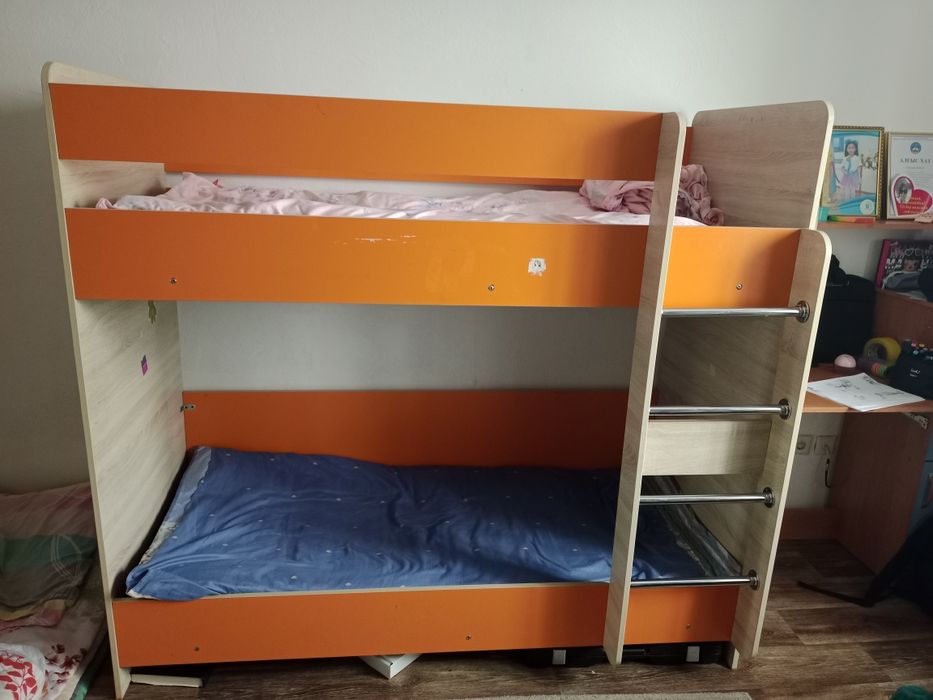 Кровать двухяростная