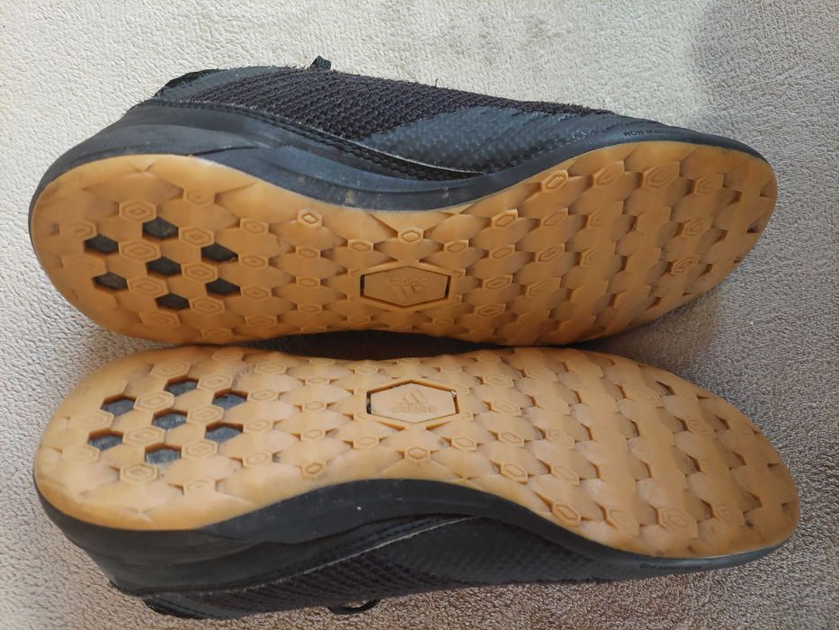 Обувки за зала adidas predator