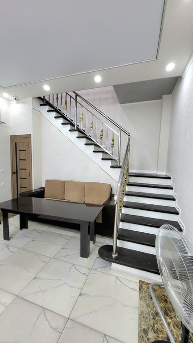 Урганч шахри марказида 2 каватли дукон келишилган нархда сотилади