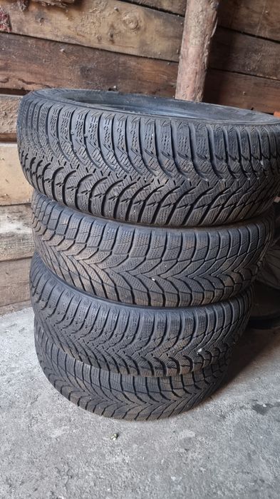 Vând 4 cauciuguri aproape noi 215 65 R16