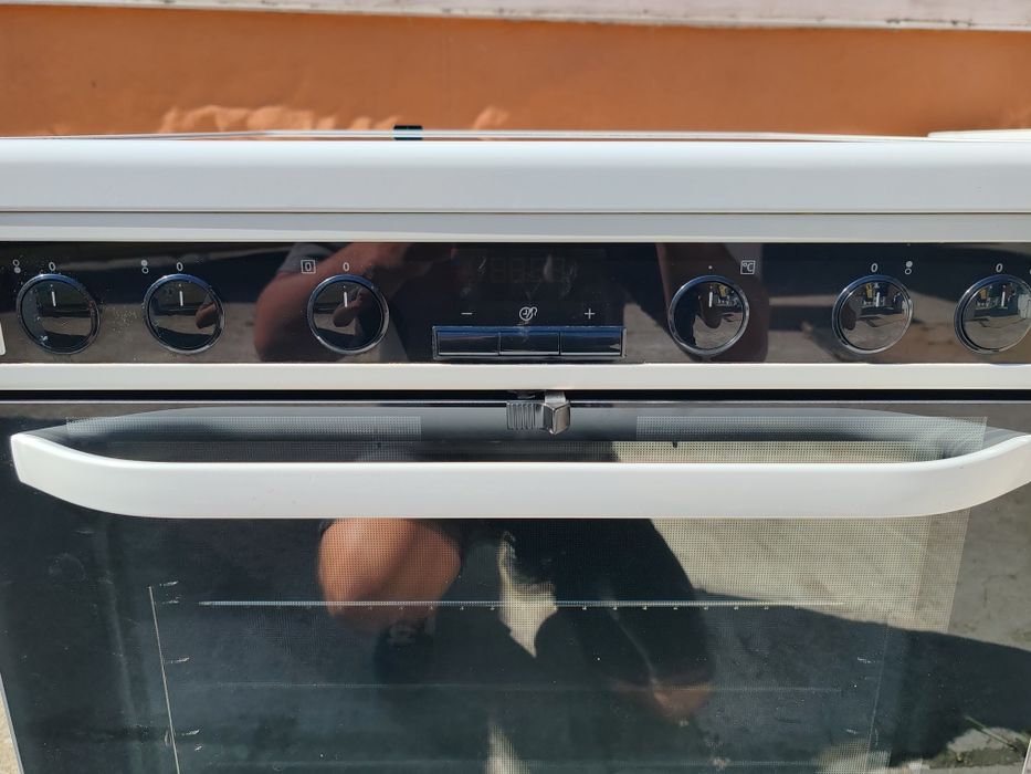 Като нова свободно стояща печка с индукционни котлони Voss  Electrolux 60 см широка 2 години гаранция!