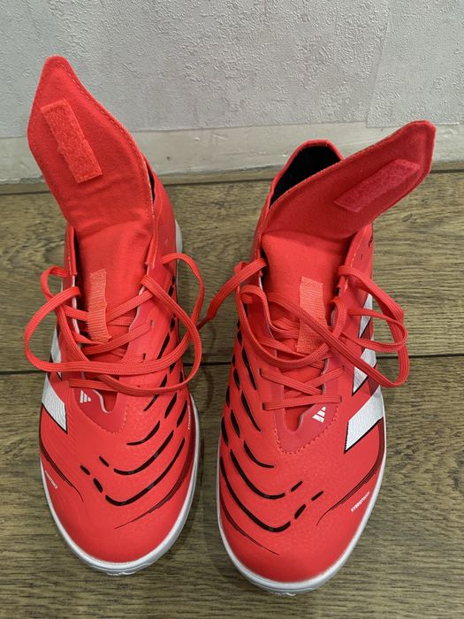 Продам сороконожки Adidas Predator