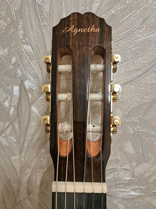 Продам классическую гитару.