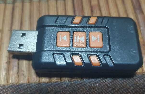 Placa de sunet pe USB sound card blaster plug & play, butoane fizice cu comenzi multimedia, intrare jack pentru microfon si iesire jack pentru boxe