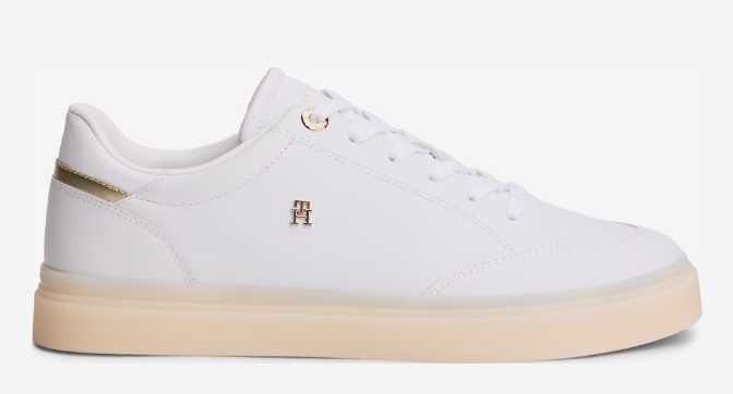 Tommy Hilfiger, цвят - бял, размер 41. Нови с кутия. Стелка 26 см. Естествена кожа