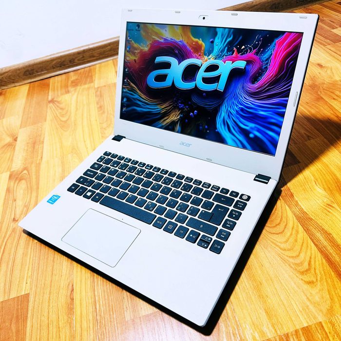 Laptop Acer Gold&Black / IntelCore i3-5005U / Windows 11 / 8GB RAM / Livrare GRATUITA!