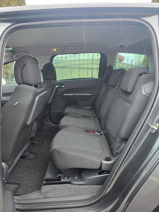 PEUGEOT 5008 1.6 HDI