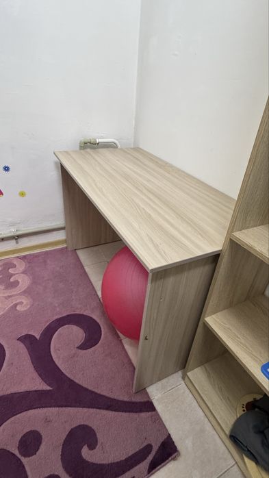 Продам офисные столы 4 шт