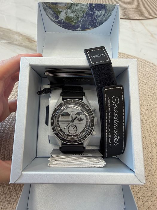 Omega Swatch часы