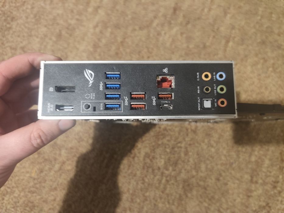 Placi de baza AM4 X570 Aorus Elite și Strix 570-F Gaming