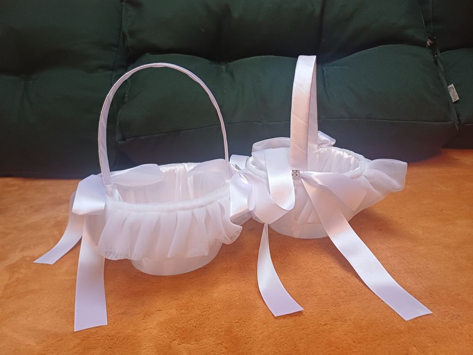 Сватба, кошници, изкуствени цветя