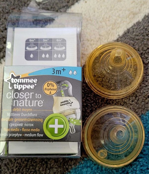 Биберони и лъжици Tommee Tippee