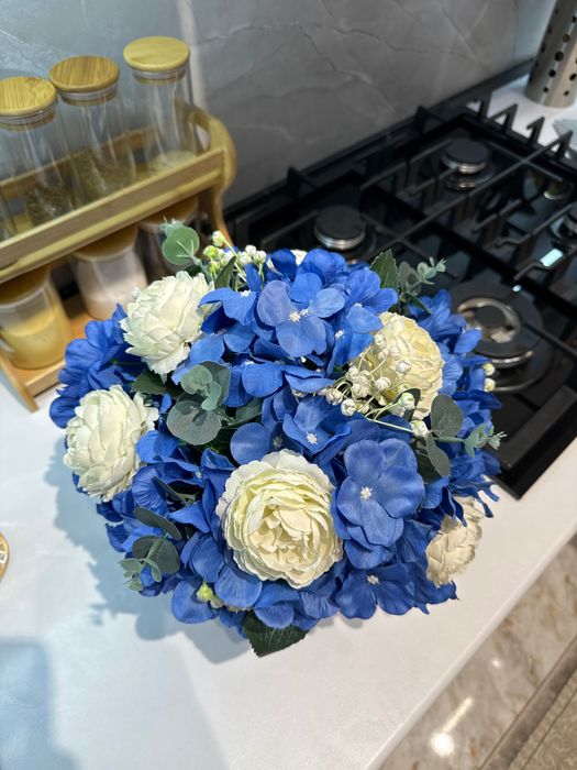 Турецкая ваза с искусственными цветами