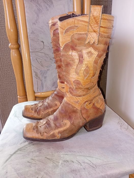 Изискани маркови дамски ботуши