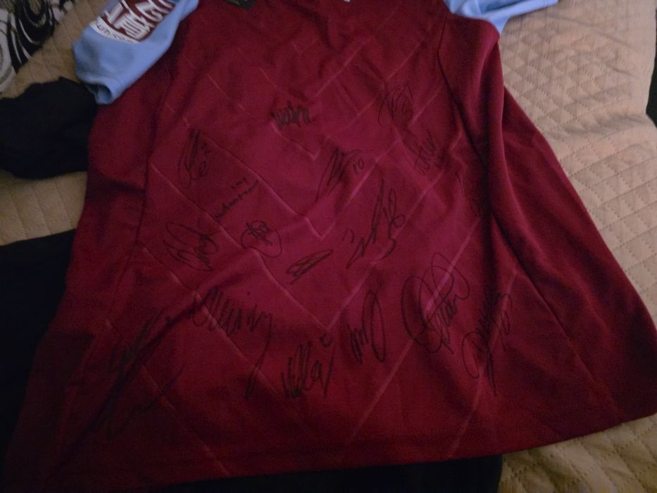 Tricou oficial Aston Villa KAIYUN cu autografe 2