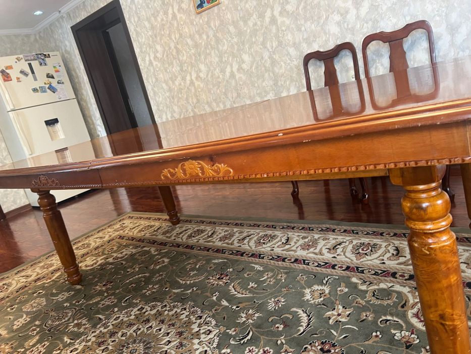 Стол гостинный из дерево