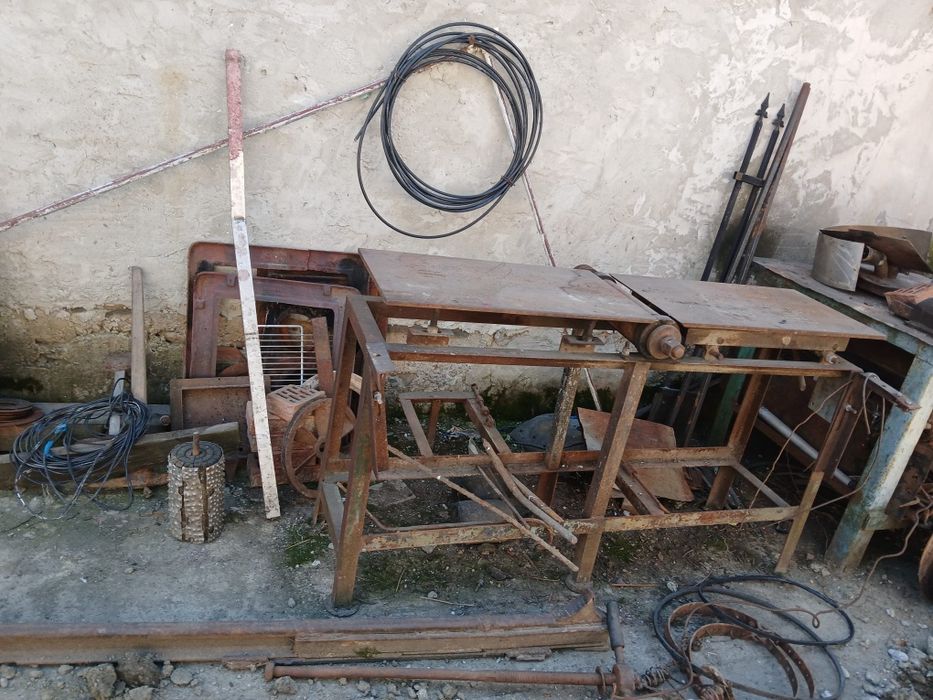 Abric de vânzare .Pentru mai multe detalii va rog sa sunați la nr de telefon: 0755484557