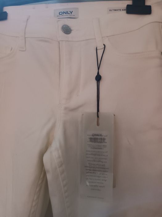 Blugi noi mărimea 30
