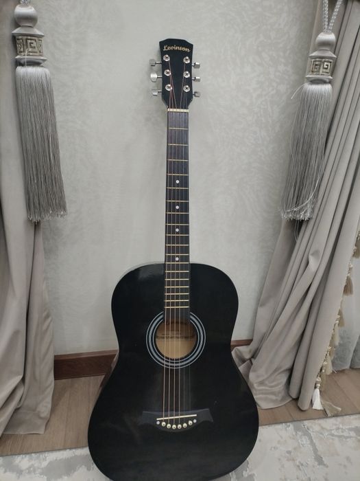 Гитара Левинсон продаётся