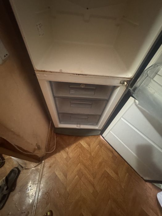 Продам холодильник на запчасти