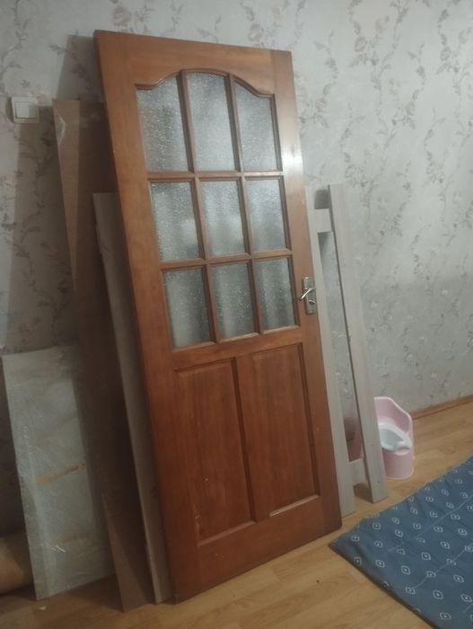 Продам, межкомнатные двери,бу,дерево