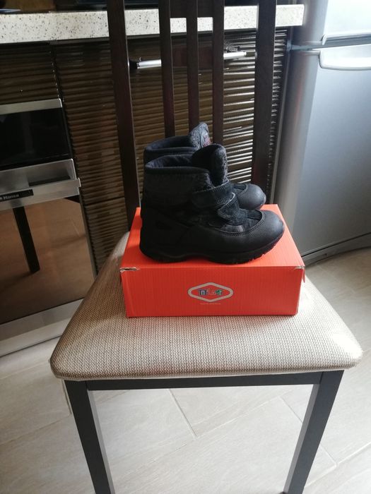 Продам зимние  детские ботинки