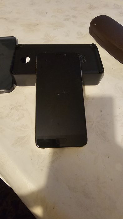 Телефон  UMI PLUS