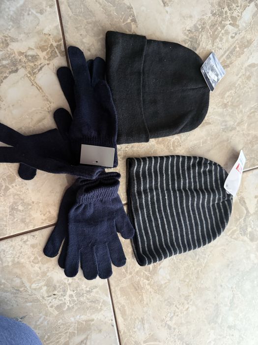 set caciuli si manusi M