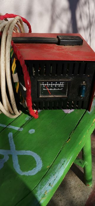 Vând redresor auto 12v 10ah