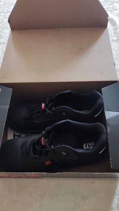 Продавам мъжки работни обувки MTS