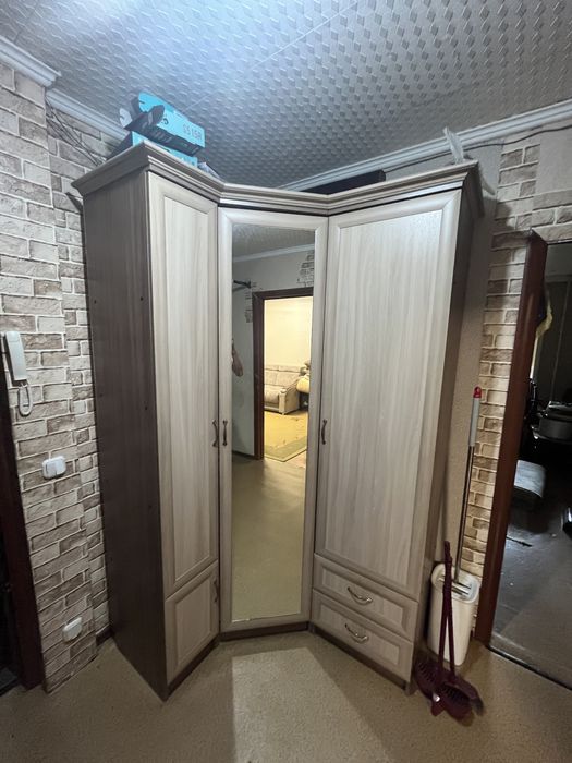 Корпусный шкаф для прихожей