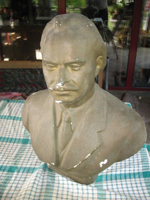 Бюст на другаря Георги Димитров-вожд и учител на българския народ.