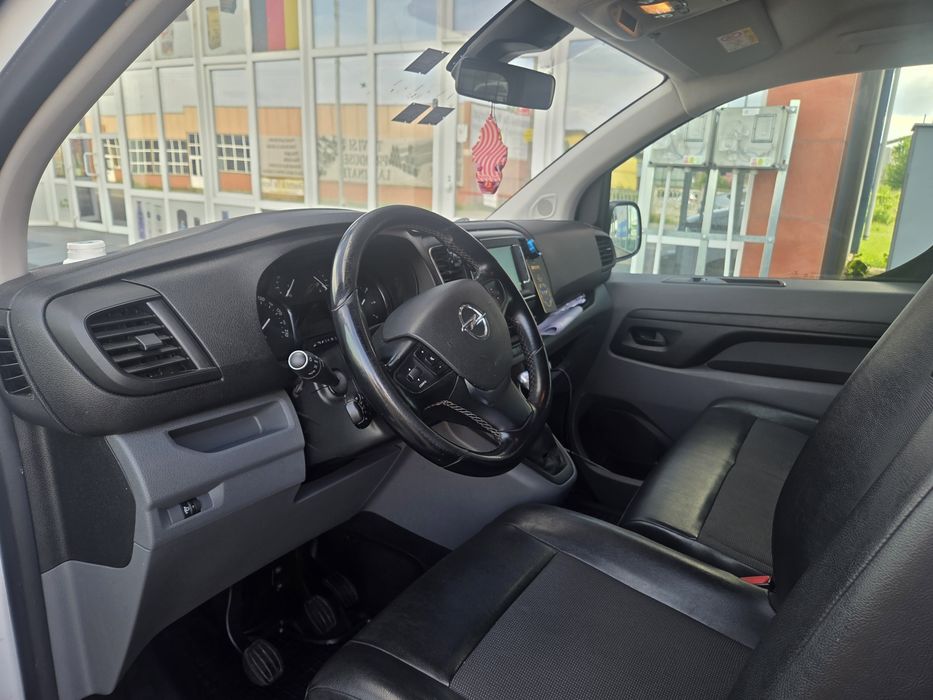 Opel Vivaro 2020 • 2.0 Diesel • 110 CP • AutoutilitarăOpel Vivaro 2020 • 2.0 Diesel • 110 CP • Autoutilitară
Vând Opel Vivaro, an 2020, în stare foart