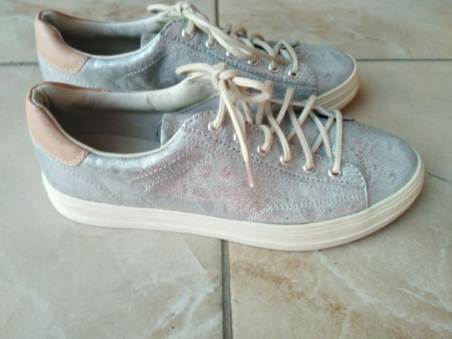 Маркови обувки на Esprit, номер 39, Несесер 11 лв.,за двете 35 лв.