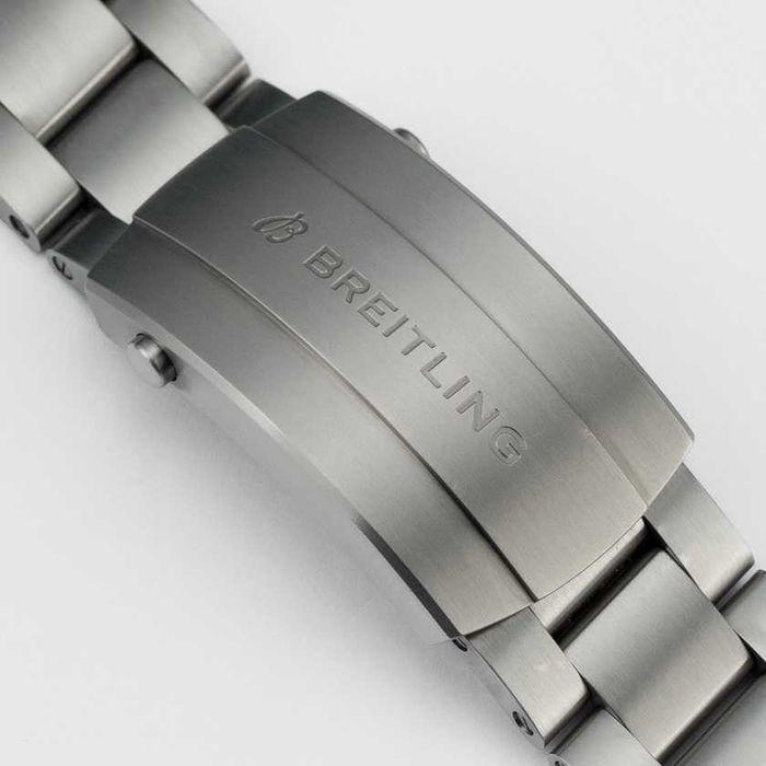 Breitling Super Avenger B01 Chronograph 46mm Titanium EB0148101C1E1