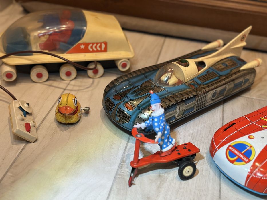 Стари ламаринени играчки