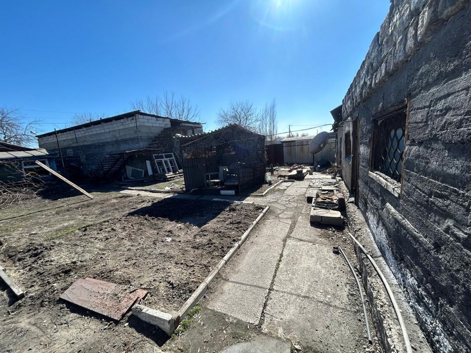 Продам дом + гараж , под коммерцию