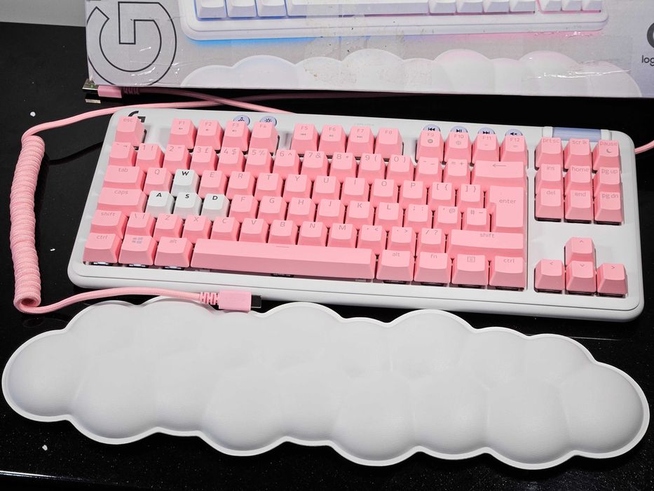 Logitech G713 | Razer Pink Keycaps | Coiled Cable | RGB TKL клавиатура