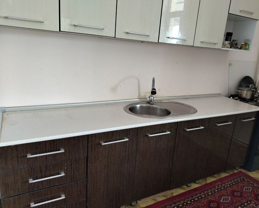 Кухонная мебель сатылады состояниеси жаксы акрил материалынан