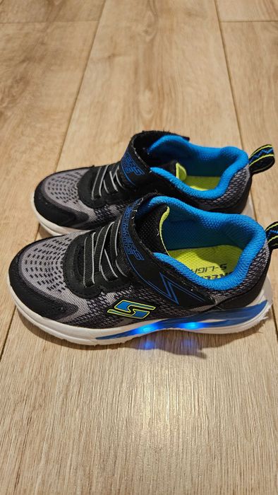 Adidasi Skechers