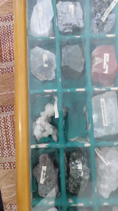Продава се, колекция минерални камъни.