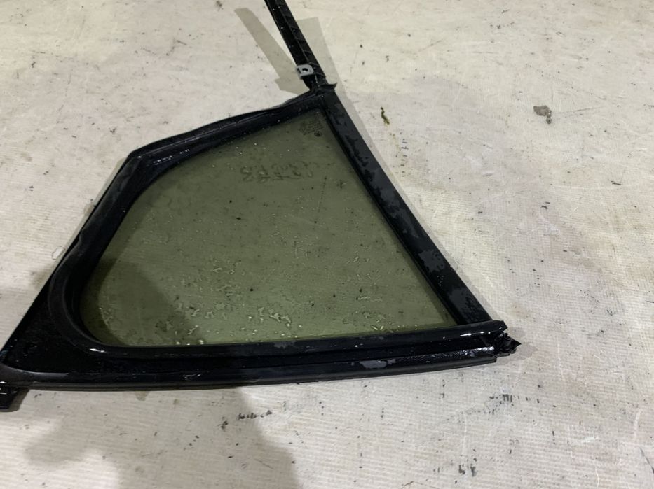 Geam mic coltar usa dreapta spate - cu cheder, Skoda Octavia 3 Berlina, 2013, 2014, 2015, 2016, 2017, 2018, 2019, 2020, cod origine OE 5E5845214.