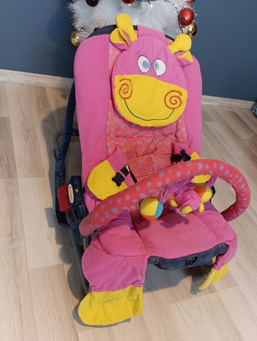 Бебешки музикален люлеещ се шезлонг с играчки!