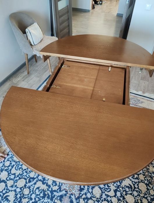 Стол круглой формы раздвижной