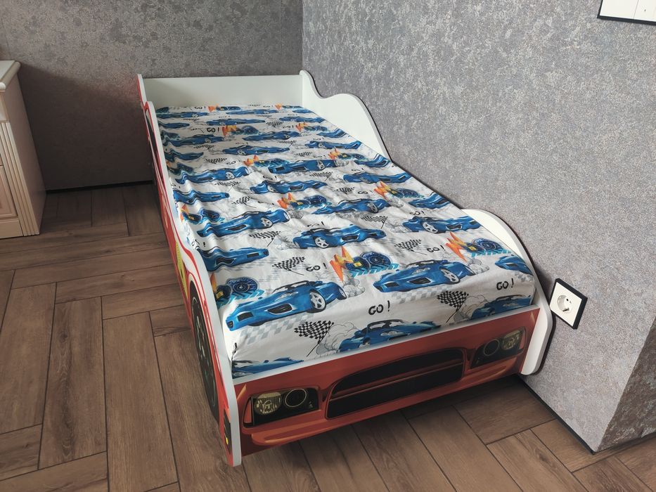 Продам детскую кровать для мальчика машина